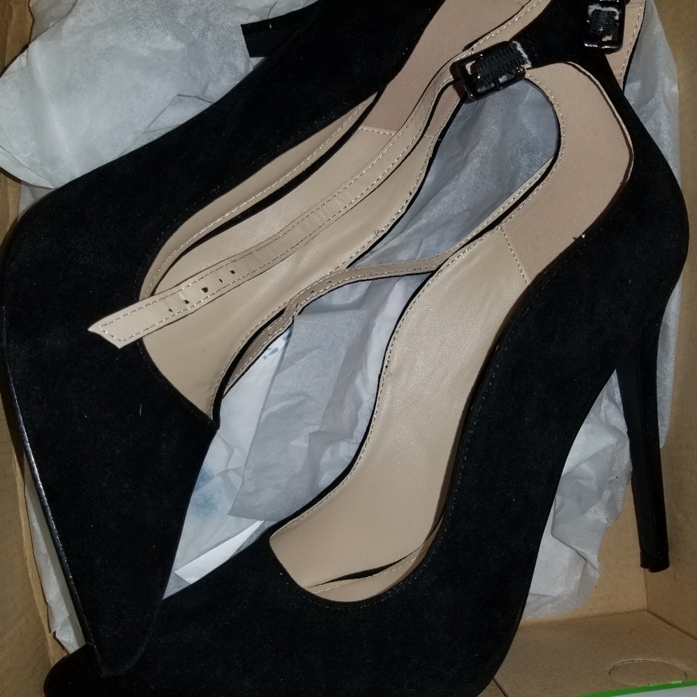 SUEDE PUMPS